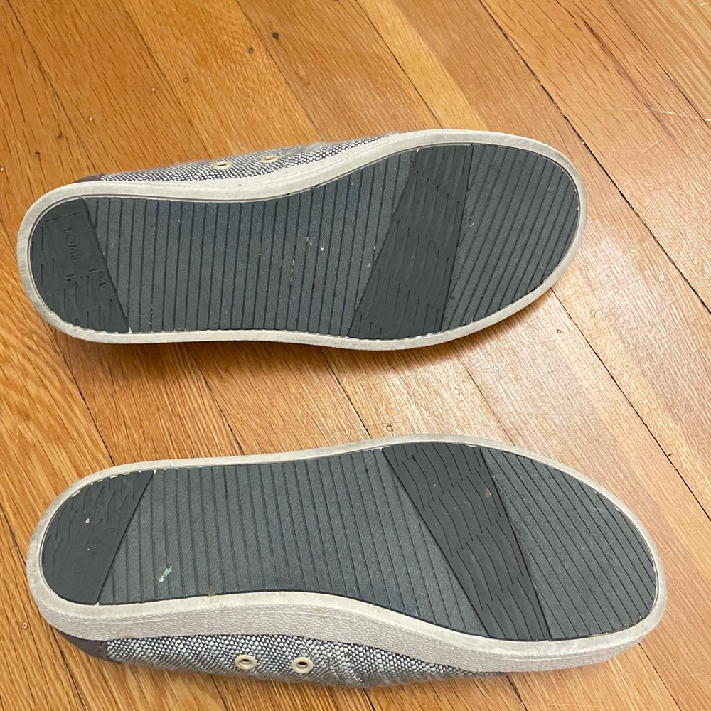 Tom’s slip inside size 5